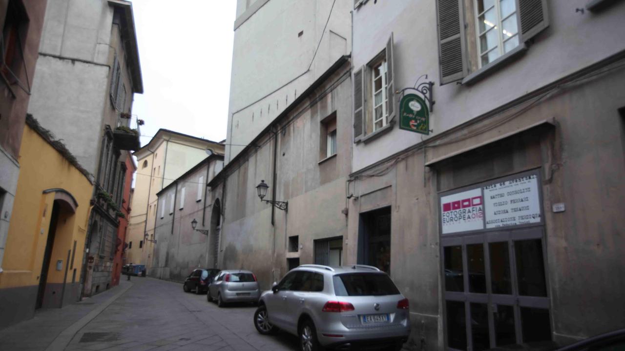 Anziana legata e rapinata in centro a Reggio da tre banditi