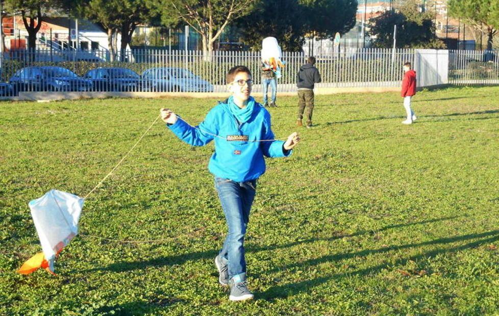 La buona educazione fa volare gli aquiloni 