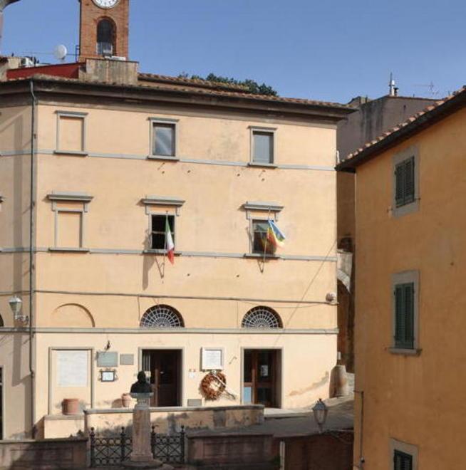 L’inquilino è deceduto abusivi nella casa vuota 