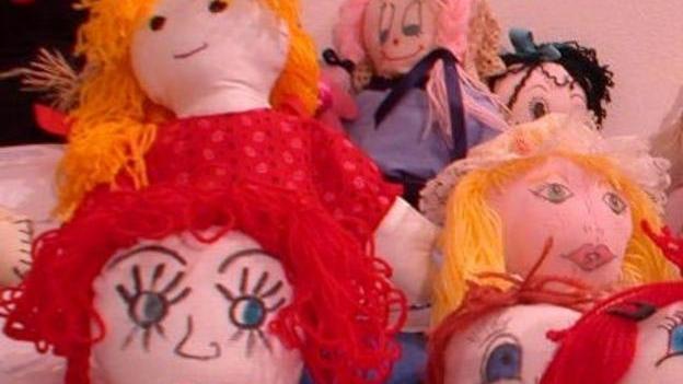 Babbo Natale dell’Unicef aspetta i bimbi sotto il loggiato di Palazzo Pretorio