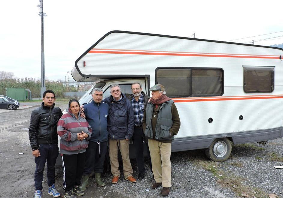Camper donato a una famiglia rom 
