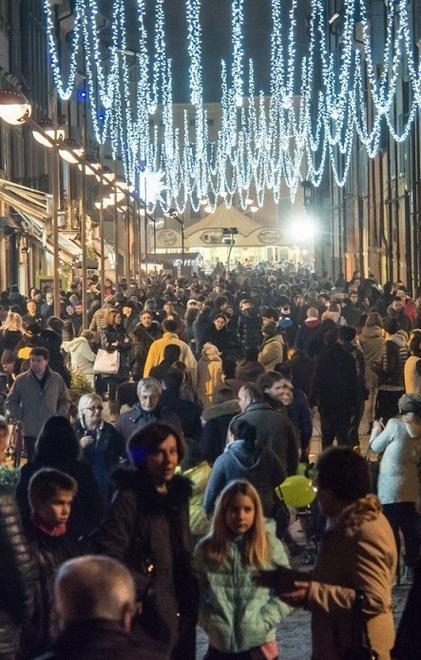 Fiaccolata, dubbi dei negozianti 