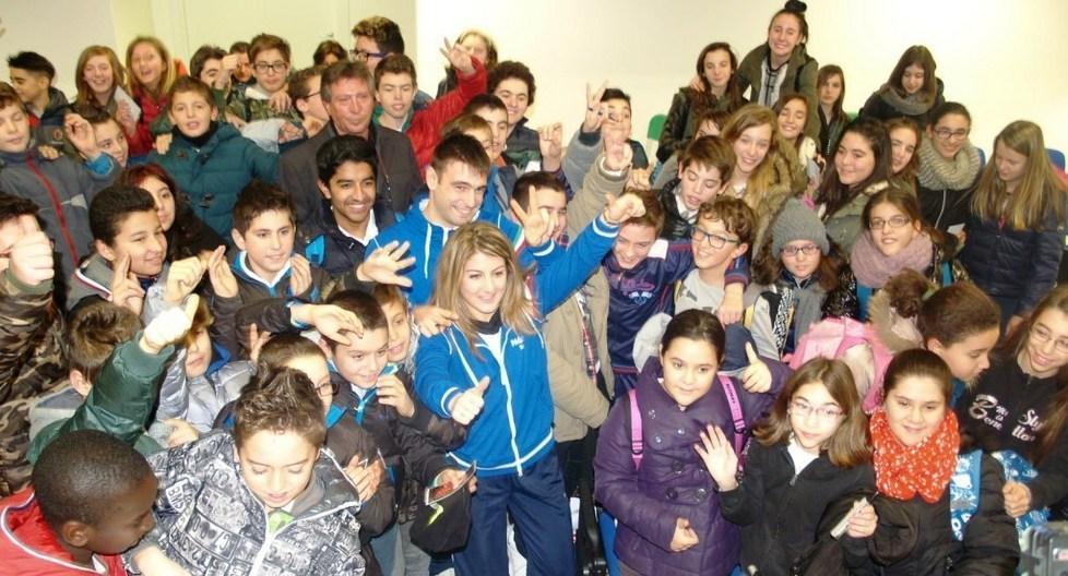 Studenti a lezione dai campioni del mondo di ju jitsu 