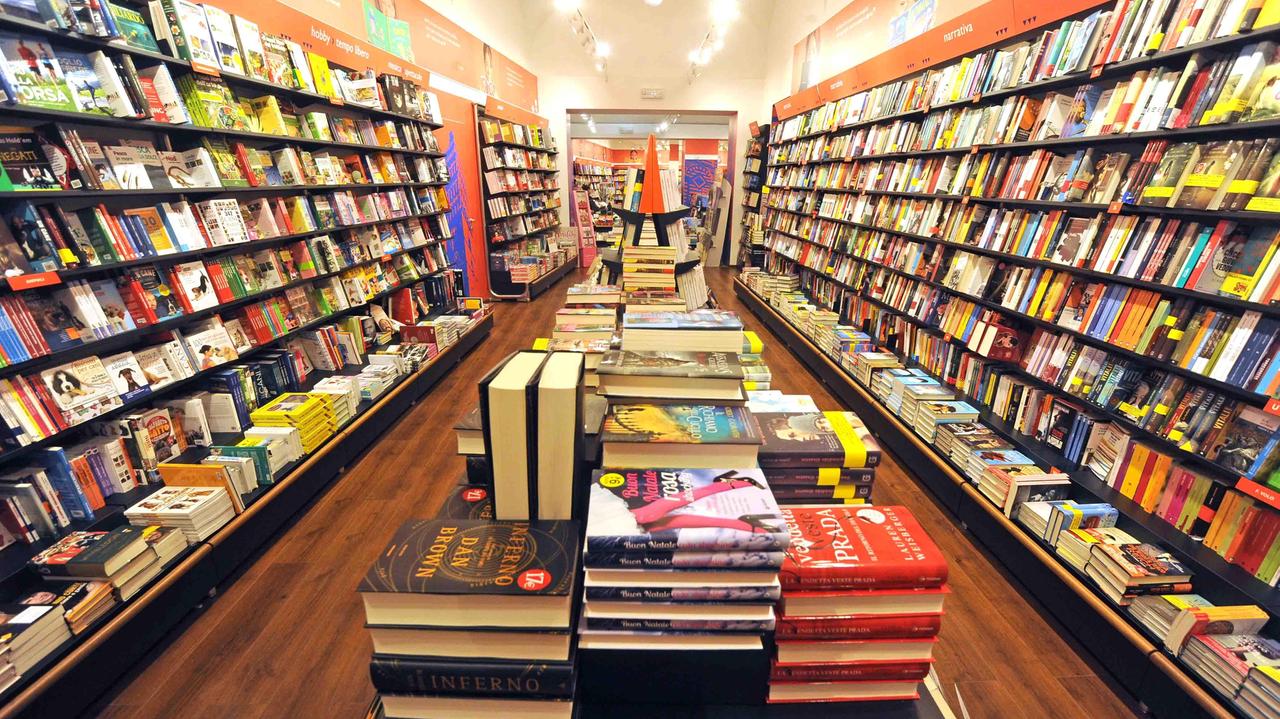 Romanzi e racconti: Versilia invasa dai libri