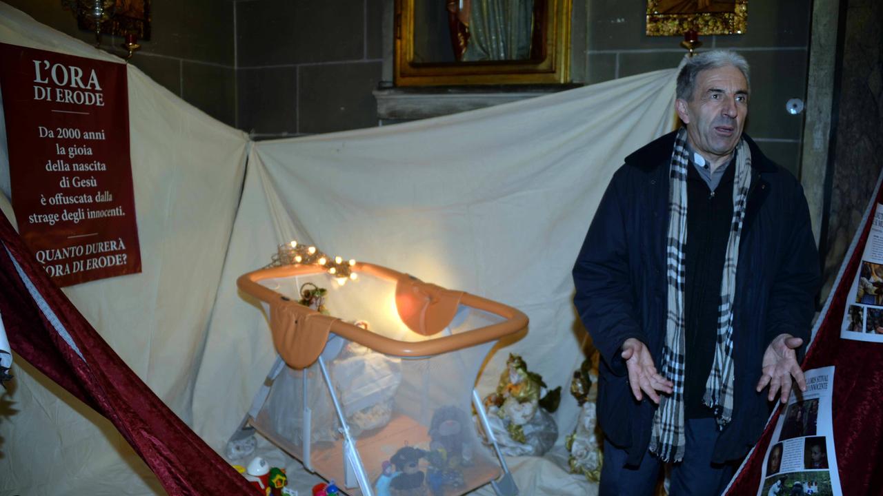 Il nuovo presepe di don Armando Zappolini (foto Franco Silvi)