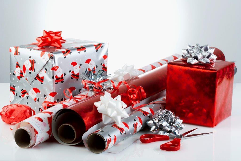 Regali di Natale, 5 soluzioni per risparmiare carta e sporcare meno (più qualcuna consigliata da voi) 