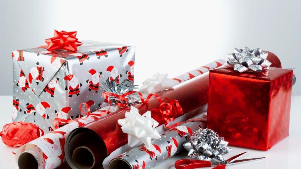 Regali di Natale, 5 soluzioni per risparmiare carta e sporcare meno (più qualcuna consigliata da voi)