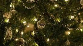 Ubriaco, lancia l'albero di Natale dalla finestra di casa