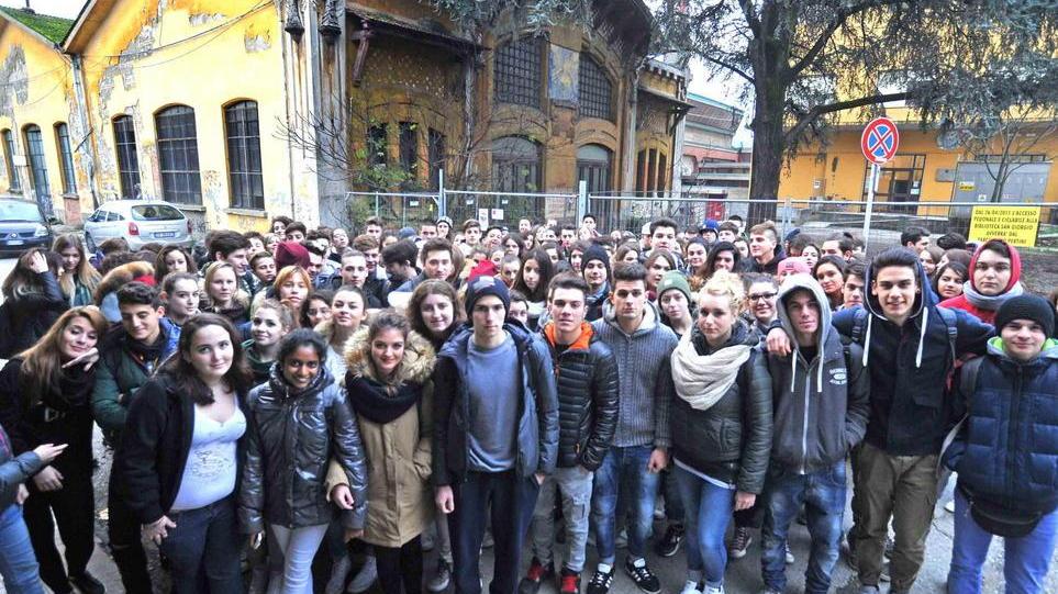 «Entriamo solo se controllate la scuola»