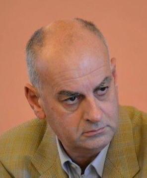 Divieto di sosta lungo tutto viale Battisti