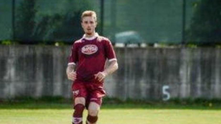 Rischia di morire giovane calciatore