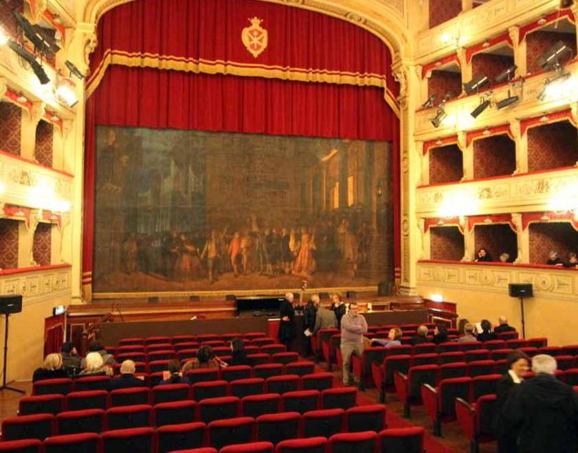 Teatro, assegnato il bando ma la polemica continua 