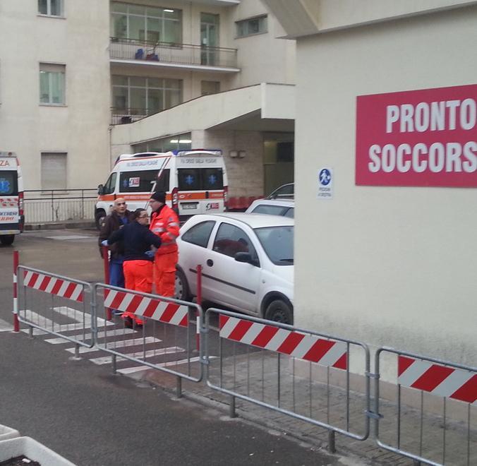 Ingressi separati per i codici bianchi