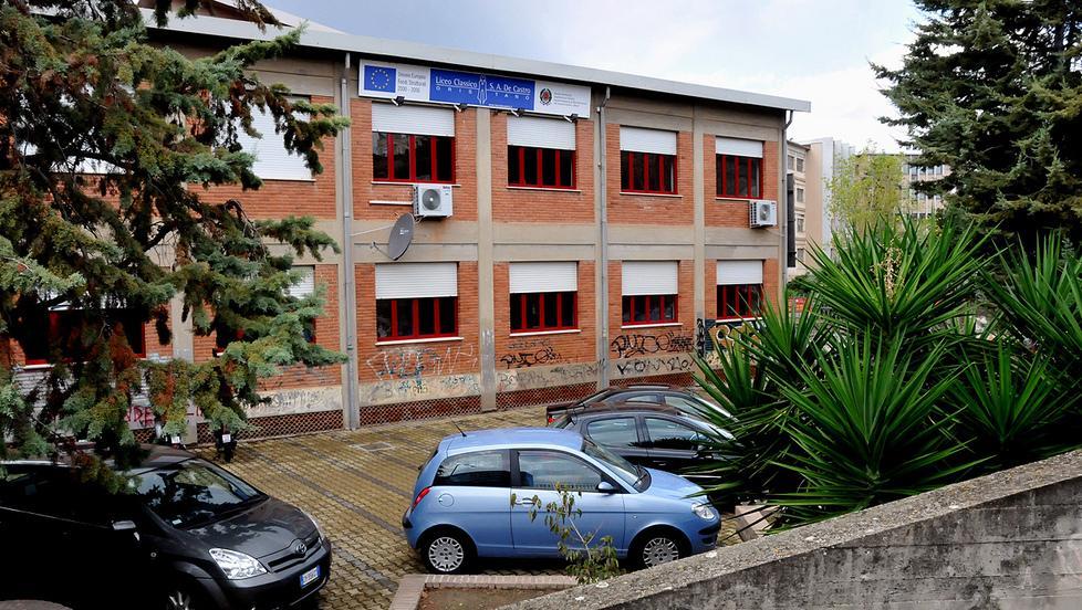 A rischio il corso per gli adulti, ora trema anche il liceo classico 