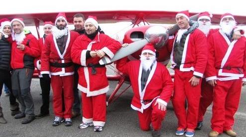 Babbo Natale arriva in deltaplano