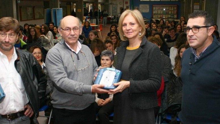 Associazione ‘Voglio volare’ dona un altro defibrillatore