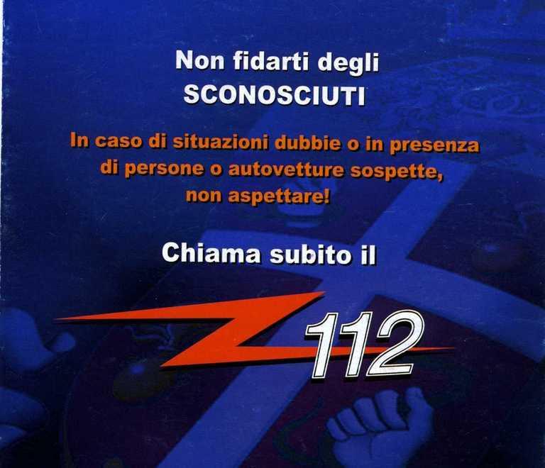 «C’è mercurio nell’acqua» e la derubano 