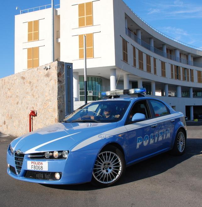 Ubriaco, bacia una bambina sulla guancia: denunciato 