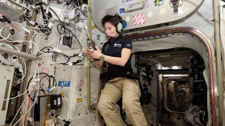 Samantha Cristoforetti al lavoro nella stazione spaziale Iss