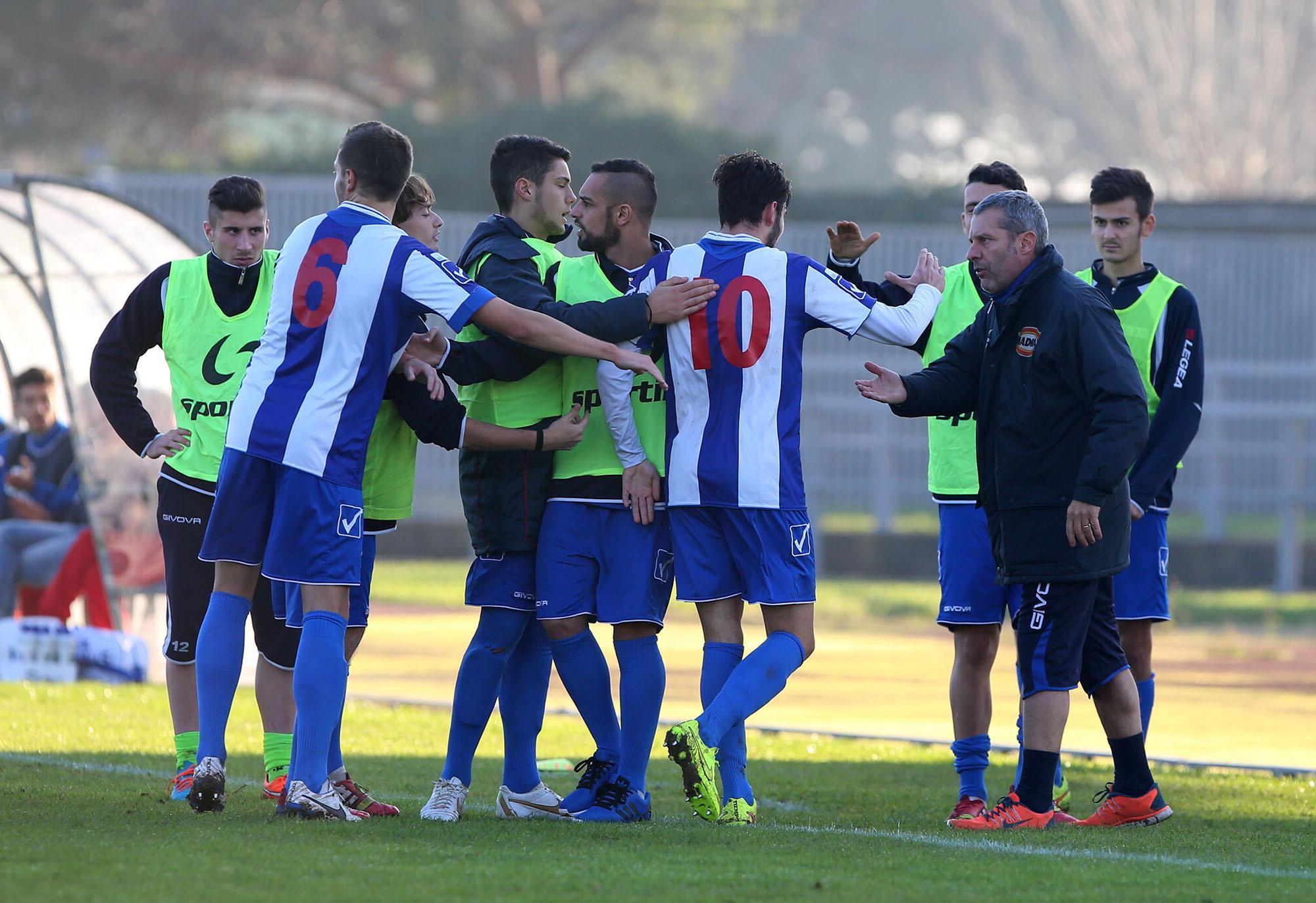 L'esultanza di Orsatti dopo il gol (Foto Nucci)