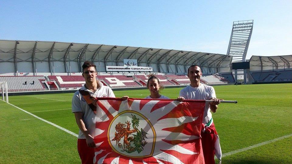Gli sbandieratori di Volterra all’Ahmed bin Ali Stadium di Doha