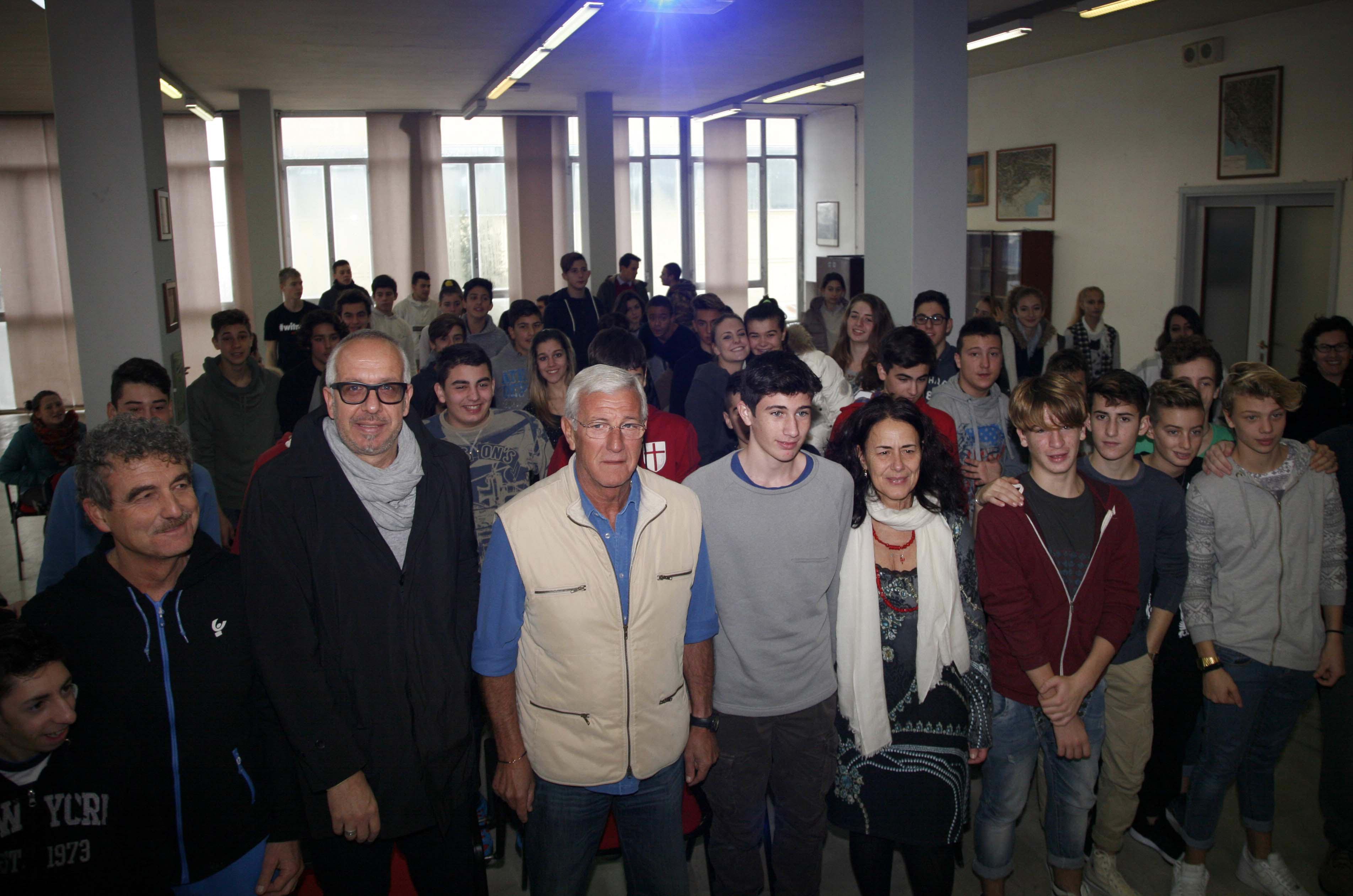 Foto di gruppo per Lippi con studenti e professori (Ciurca/Paglianti)