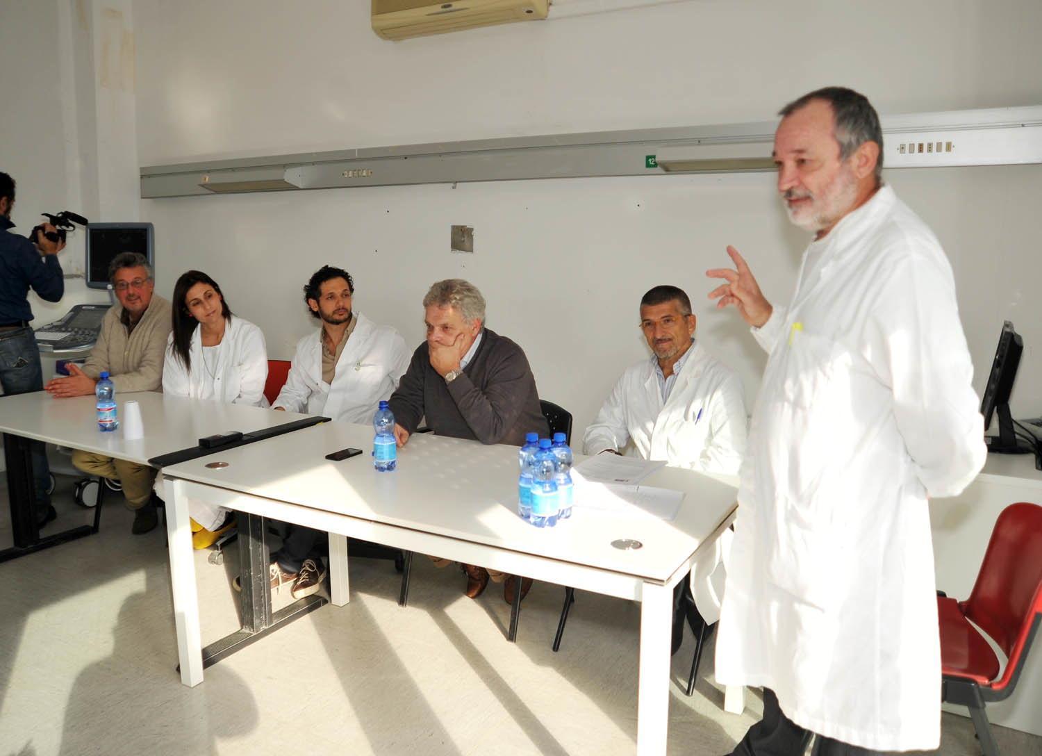 Il direttore dell'ospedale Bruno Graziano parla durante la conferenza stampa (foto di Giò Di Stefano) 