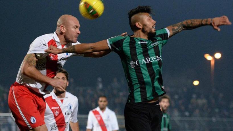 Un intervento aereo del nerazzurro Lisuzzo
