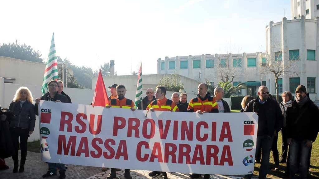 Una protesta dei dipendenti della Provincia