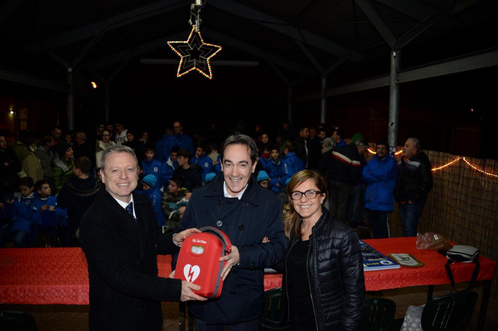Consegna defibrillatore stella Azzurra calcio (foto Franco Silvi)