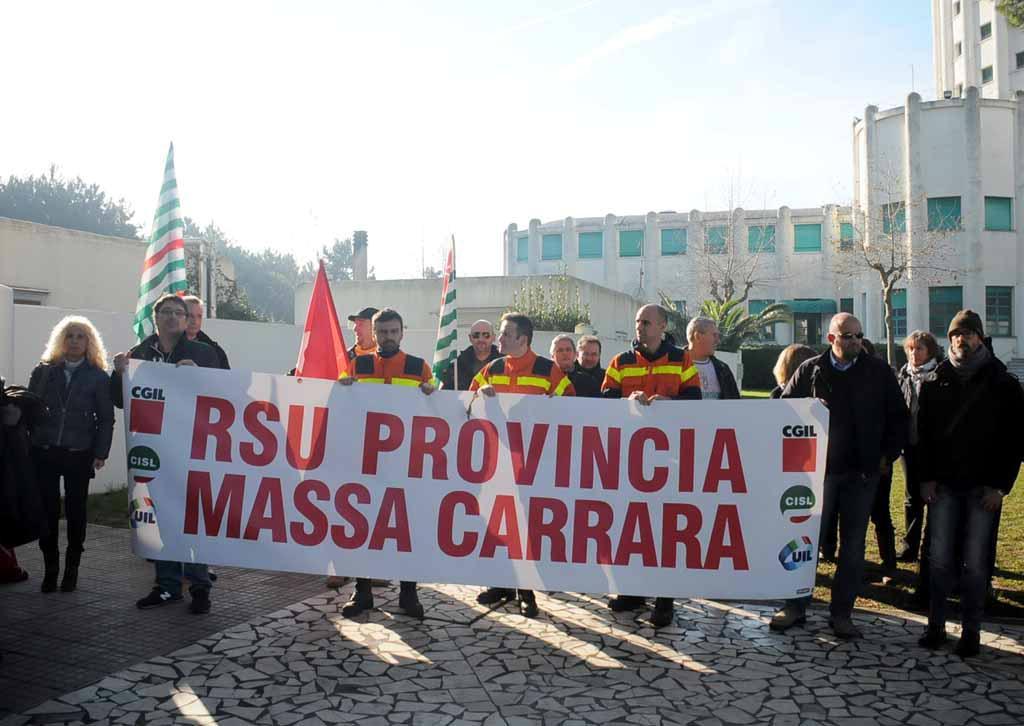Una protesta dei dipendenti della Provincia