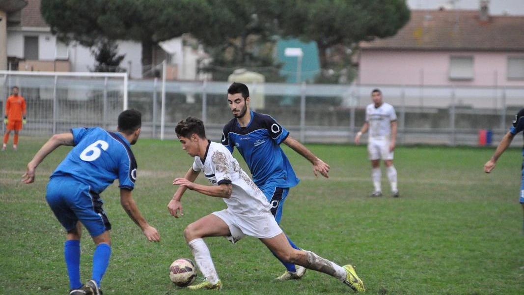 Un'azione di gioco in Prima categoria
