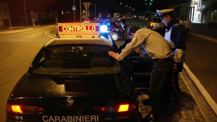 Automobilista si sottopone all'alcotest