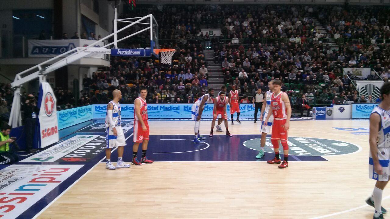 La Dinamo ritrova la vittoria: Reggio Emilia battuto 87-74 