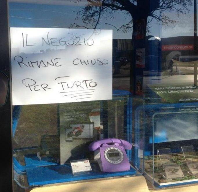 Il centro Tim svaligiato in tre minuti 