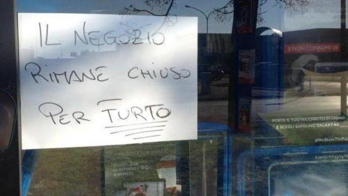 Il centro Tim svaligiato in tre minuti