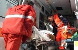Investito sul marciapiede da un’auto che sbanda