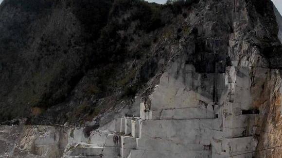 Tassa di bonifica anche per le cave e per i balneari