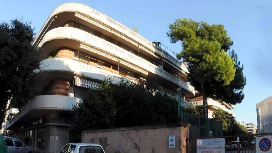 Trovata senza vita a casa «È una strana morte»