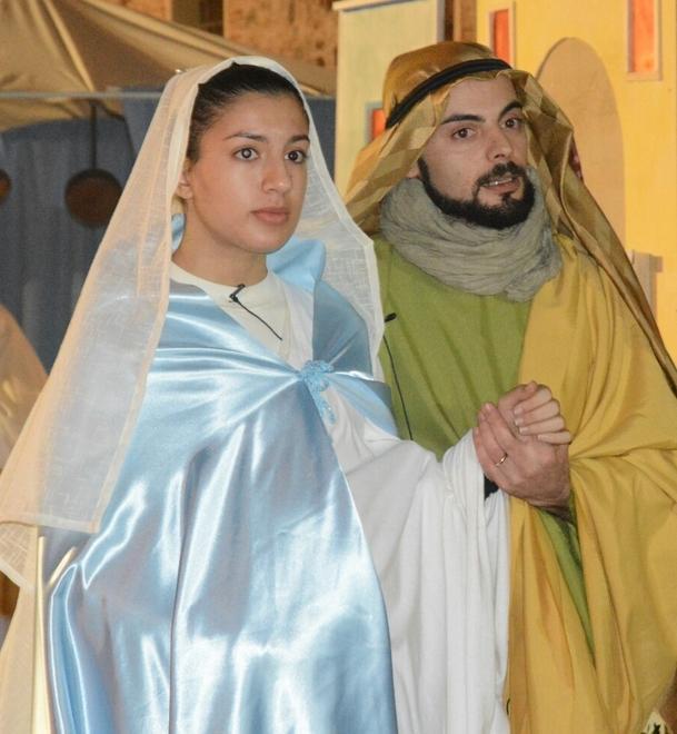 Grande folla per il presepe vivente 