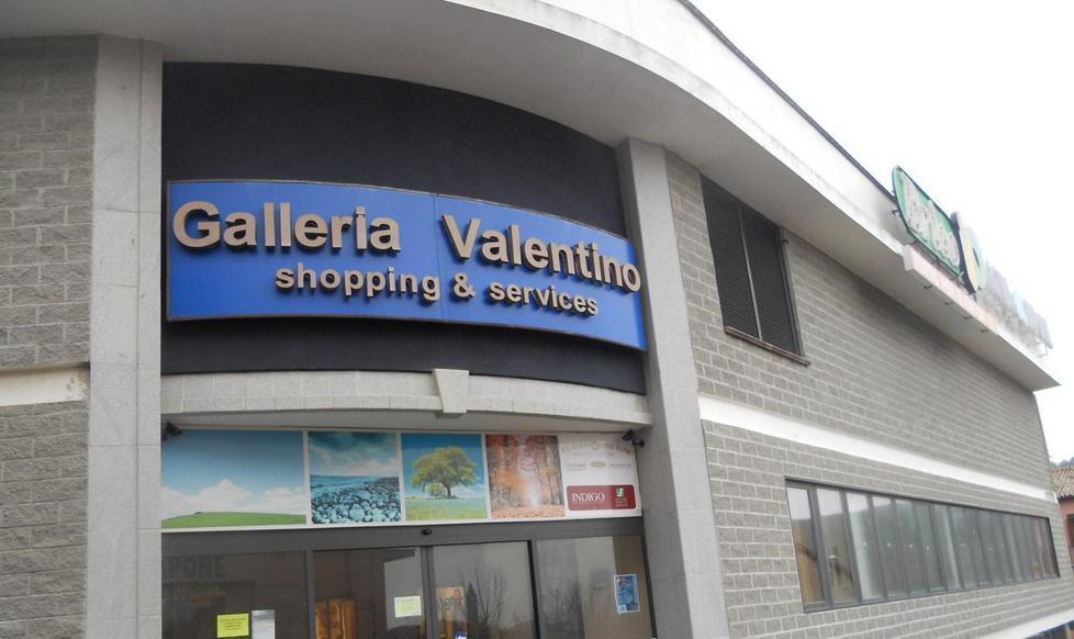 All’asta giudiziaria i negozi della «Galleria Valentino» 