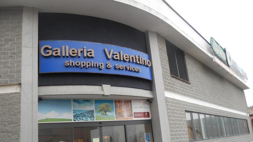 All’asta giudiziaria i negozi della «Galleria Valentino» 