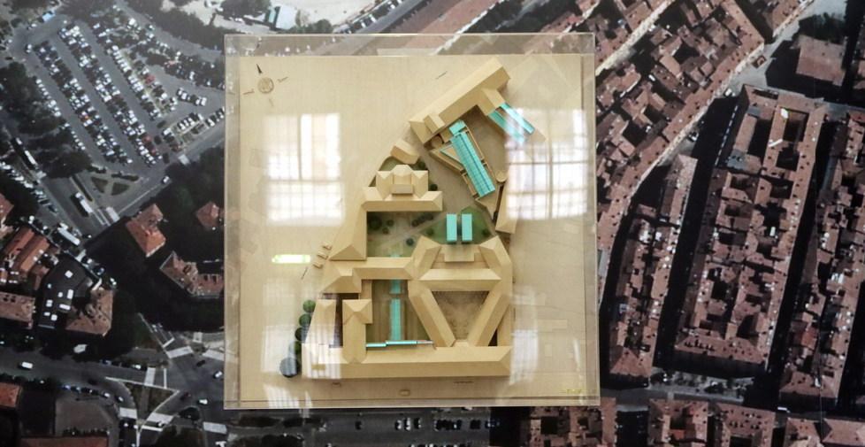 Aperta fino al 7 febbraio in piazza Grande la mostra sul recupero del S. Agostino