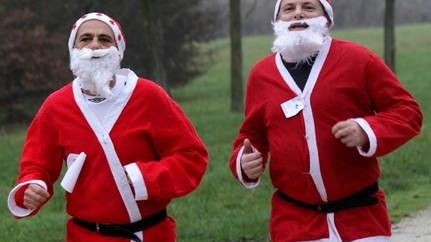 Babbi Natale vanno di corsa