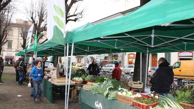 Il mercato degli agricoltori in piazza Don Minzoni