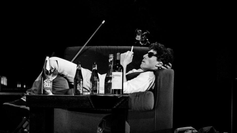 Nicola Pecci in una scena dello spettacolo (foto di Saveria Pardini)