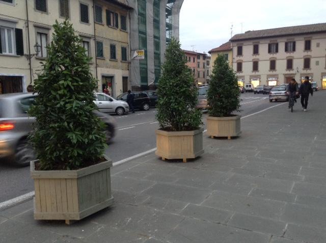 Le fioriere in piazza San Domenico