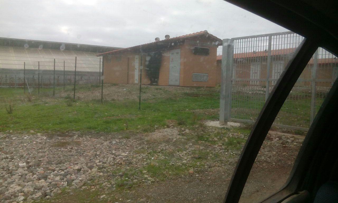 I danni al portoncino della centrale