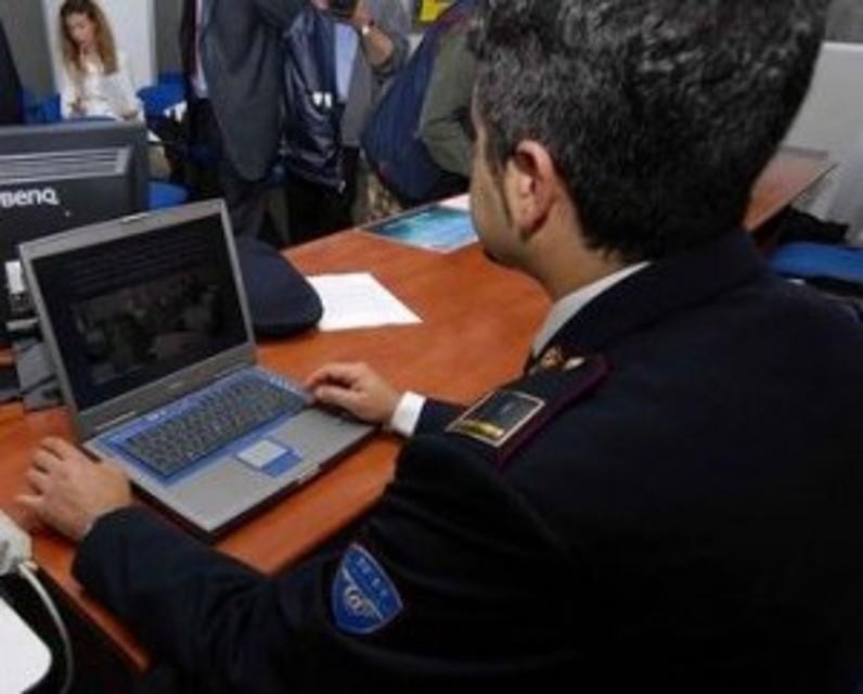 Indaga la polizia postale