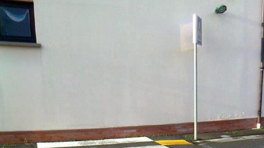 «Opere inutili, come le strisce contro un muro»
